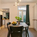 Harrington Haven 4 Bed Contractor Friendly House With Parking
